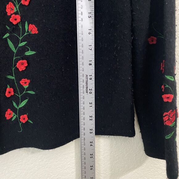 Vintage Pendleton Cardigan Womens Medium 100% Virgin Wool Flowers Black FLAW - Picture 4 of 6